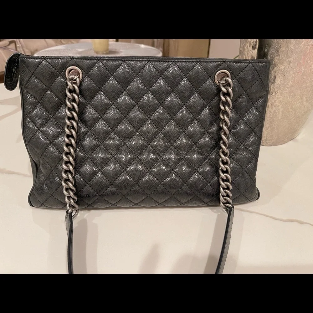 CHANEL QUILTED CC CHAIN MEDALLION BLACK CAVIAR SHOPPING TOTE - Picture 9 of 16